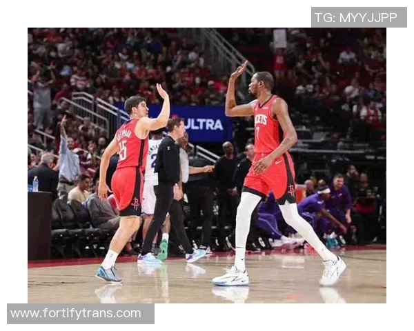 4月17日雷霆对火箭季后赛激战回顾与精彩瞬间分析